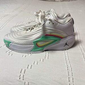 Air Jordan Luka 3 Photo Finish (2024) women’s 10/mens 8.5 Mint & Pink Accents